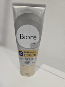 ニベアUV ウォーターエッセンスEX SPF50+ PA++++を実際に使用している写真